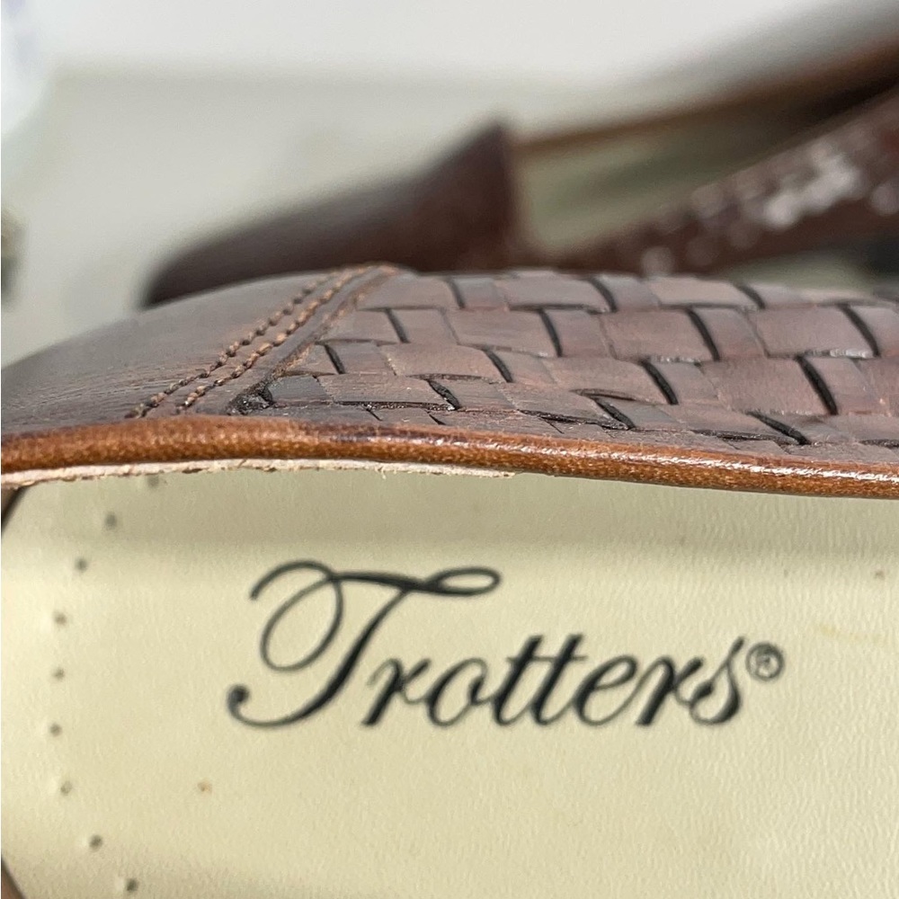 Caramell Color men’s dress shoe made by Trotter weather uppers and lowers song